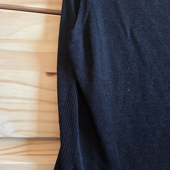 Escada Scoop Neck Black Sleeveless Top - Picture 7 of 7